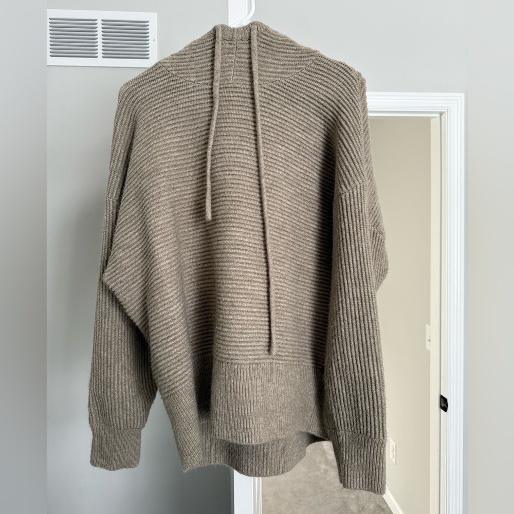 Like new oversized cozy sweater hooded sweatshirt by Calia